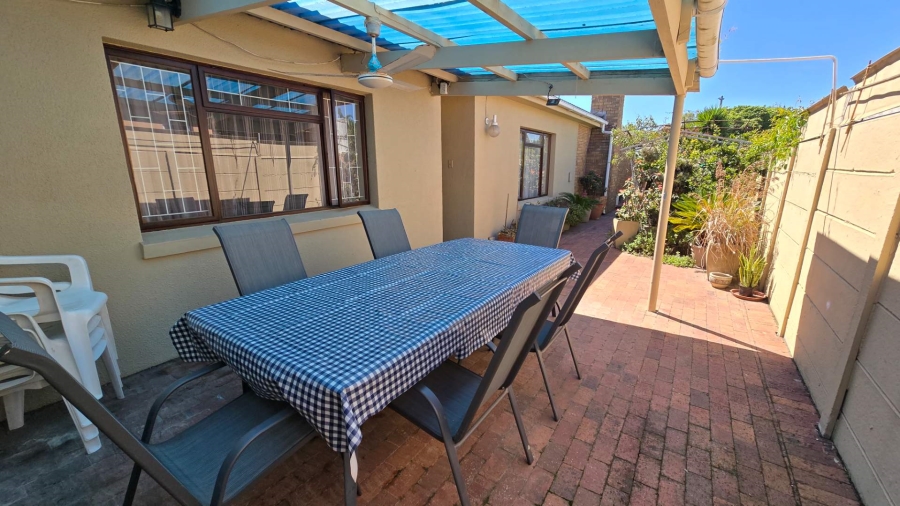 4 Bedroom Property for Sale in Wellway Park Western Cape